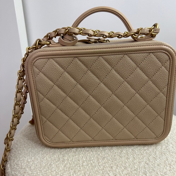 Chanel medium beige vanity case - Picture 7 of 8